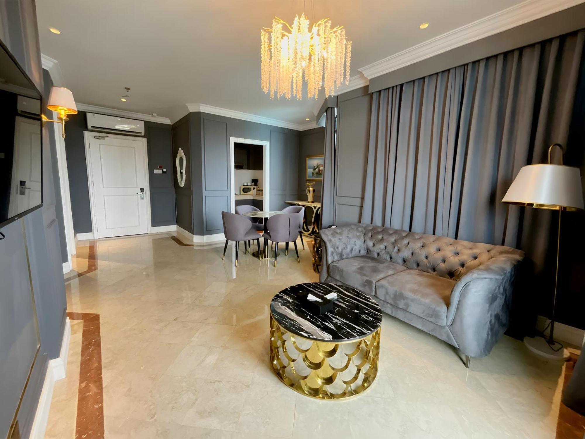 Grand Eska Hotel & Suites Batam Нагоя Экстерьер фото